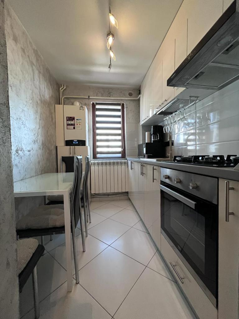 קריובה Elegant & Silver Luxury Apartament מראה חיצוני תמונה